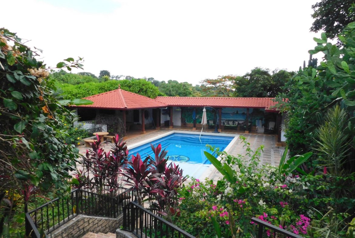 Lovely Alajuela Small Farm – Quinta 2 BR Home + Guest