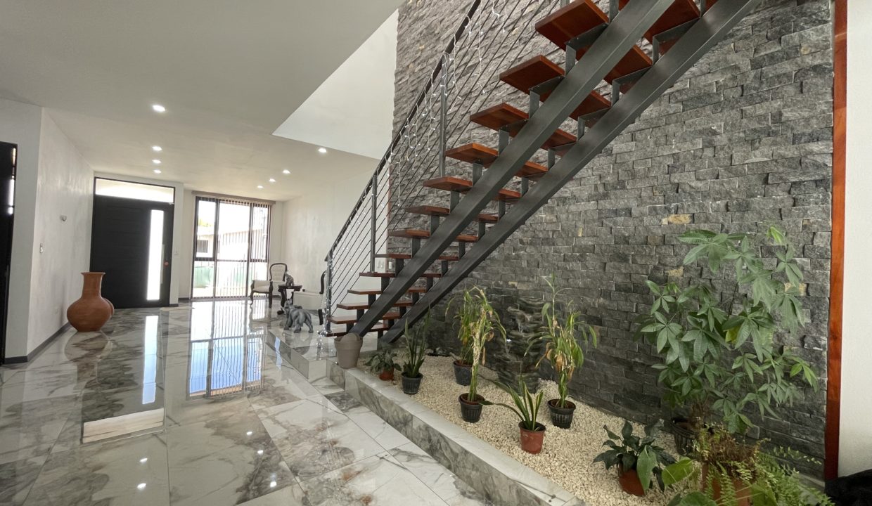 2 Story Elegant-Modern house in Gated Community