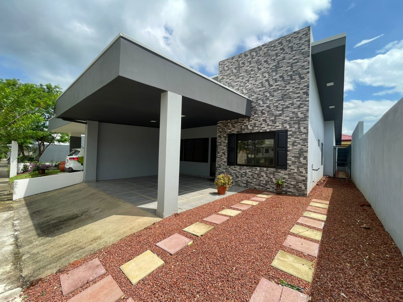 Beautiful Modern 3 Bedroom house for rent in Montezuma Gated Community