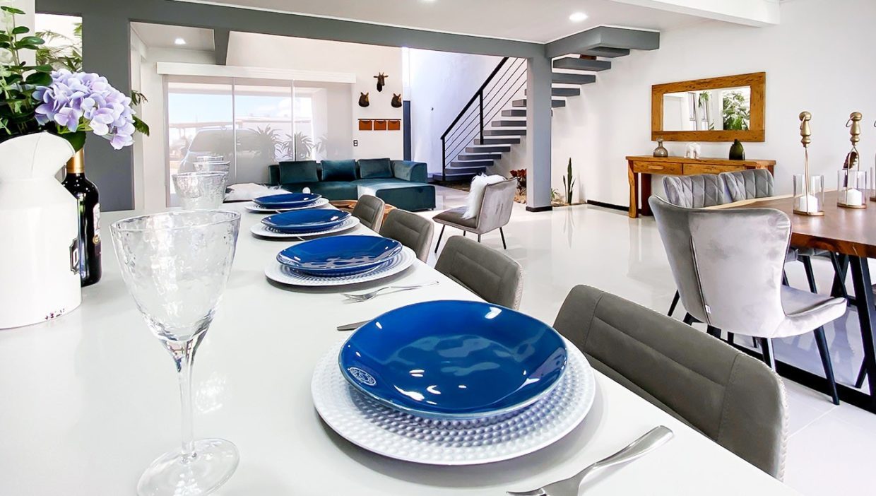 Amazing Contemporary House in Condominium Palma Real, Grecia