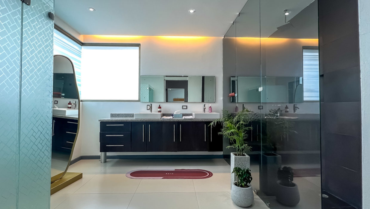 Ample-house-for-sale-with-pool-and-spectacular-social-area-Palmares-11