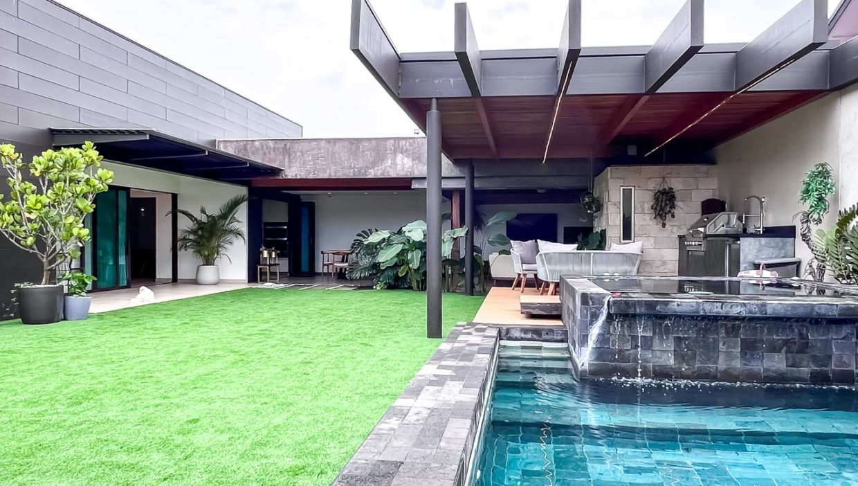 Ample-house-for-sale-with-pool-and-spectacular-social-area-Palmares-2
