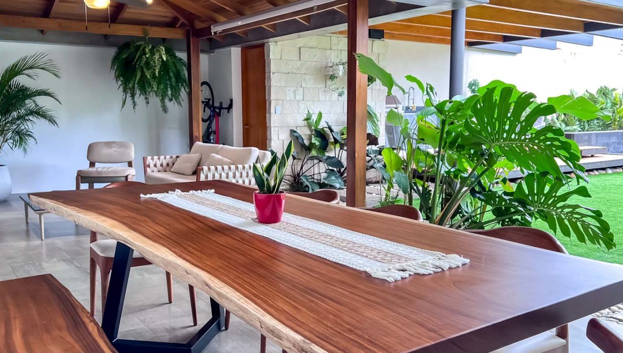 Ample-house-for-sale-with-pool-and-spectacular-social-area-Palmares-26