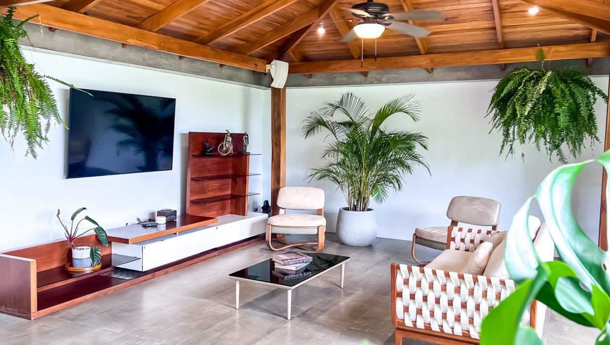 Ample-house-for-sale-with-pool-and-spectacular-social-area-Palmares-27