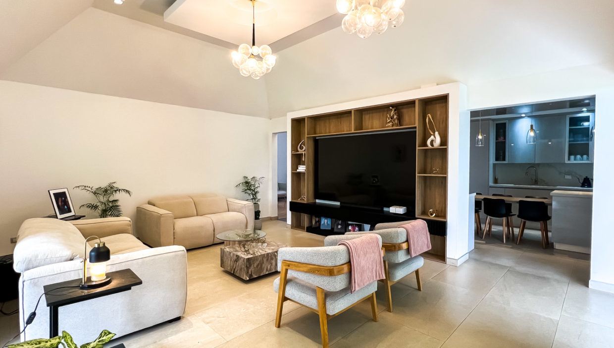 Ample-house-for-sale-with-pool-and-spectacular-social-area-Palmares-3