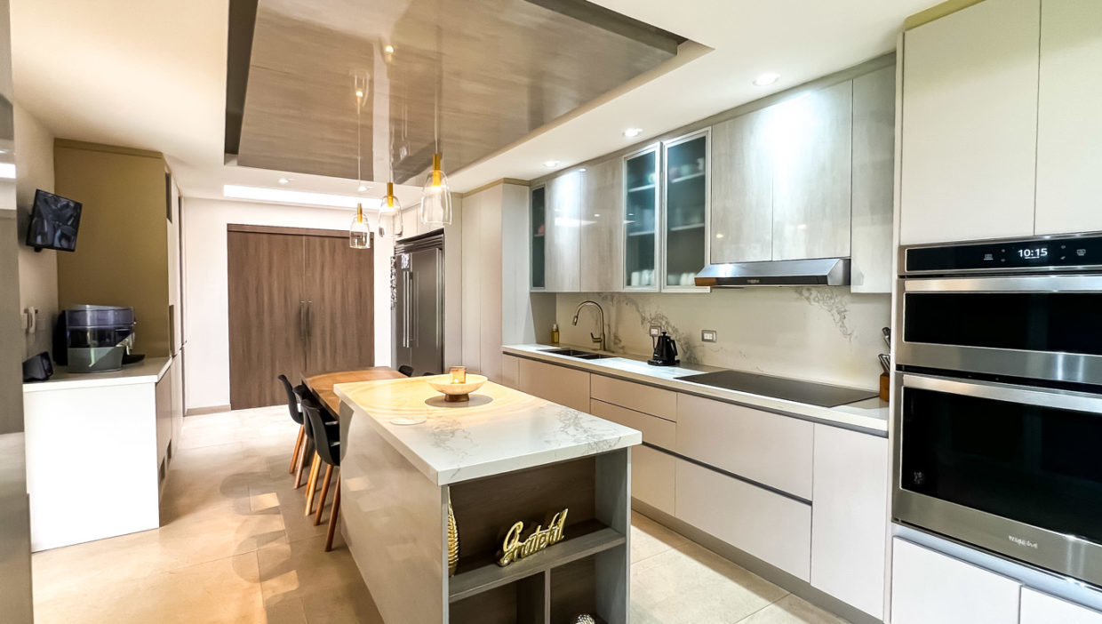 Ample-house-for-sale-with-pool-and-spectacular-social-area-Palmares-30