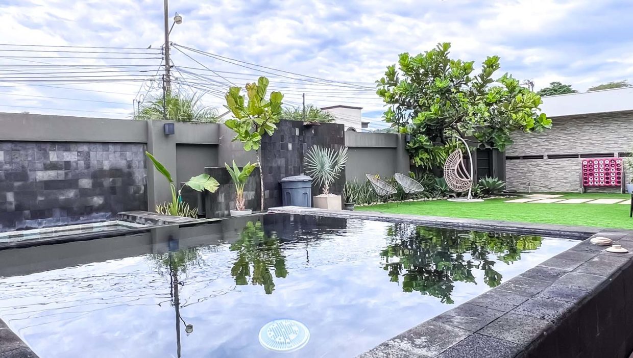 Ample-house-for-sale-with-pool-and-spectacular-social-area-Palmares-6