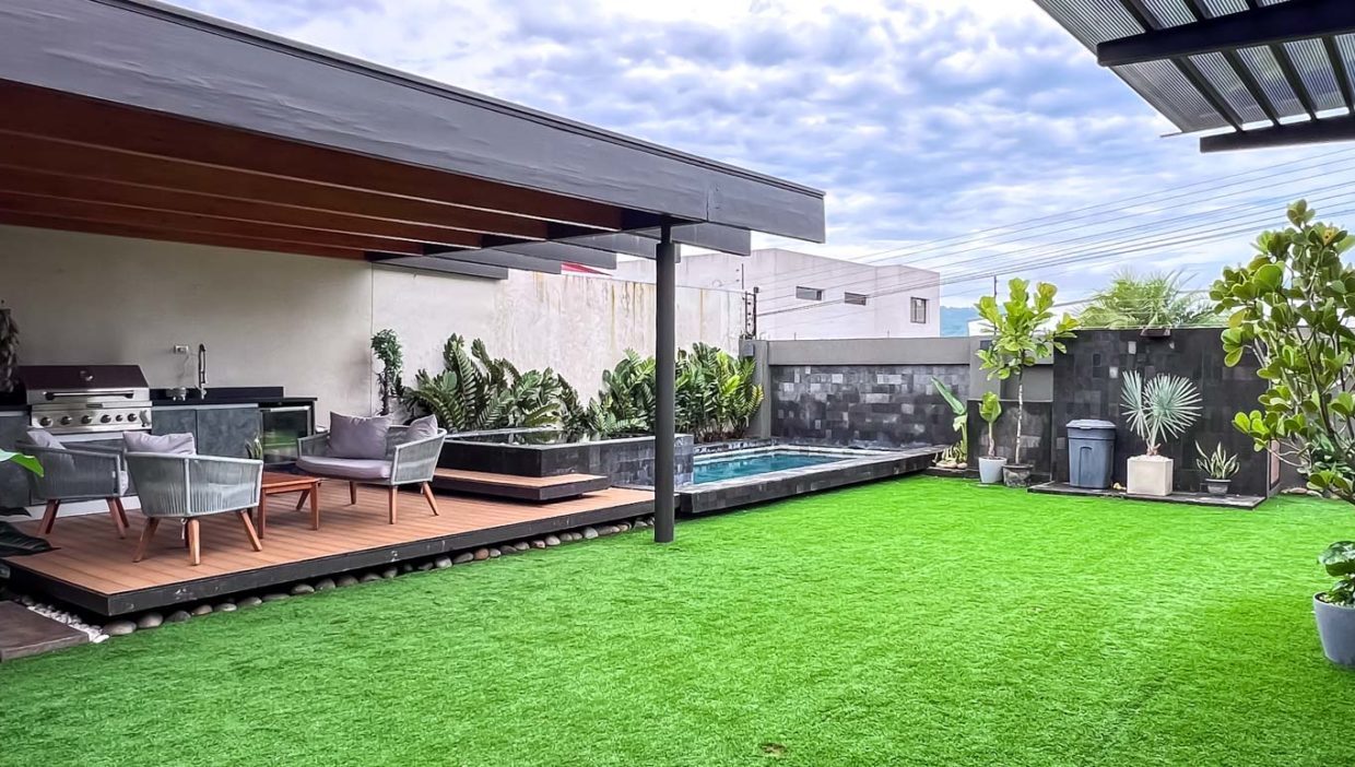 Ample-house-for-sale-with-pool-and-spectacular-social-area-Palmares-7