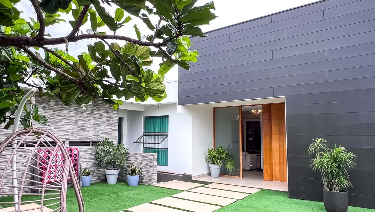 Ample-house-for-sale-with-pool-and-spectacular-social-area-Palmares-8