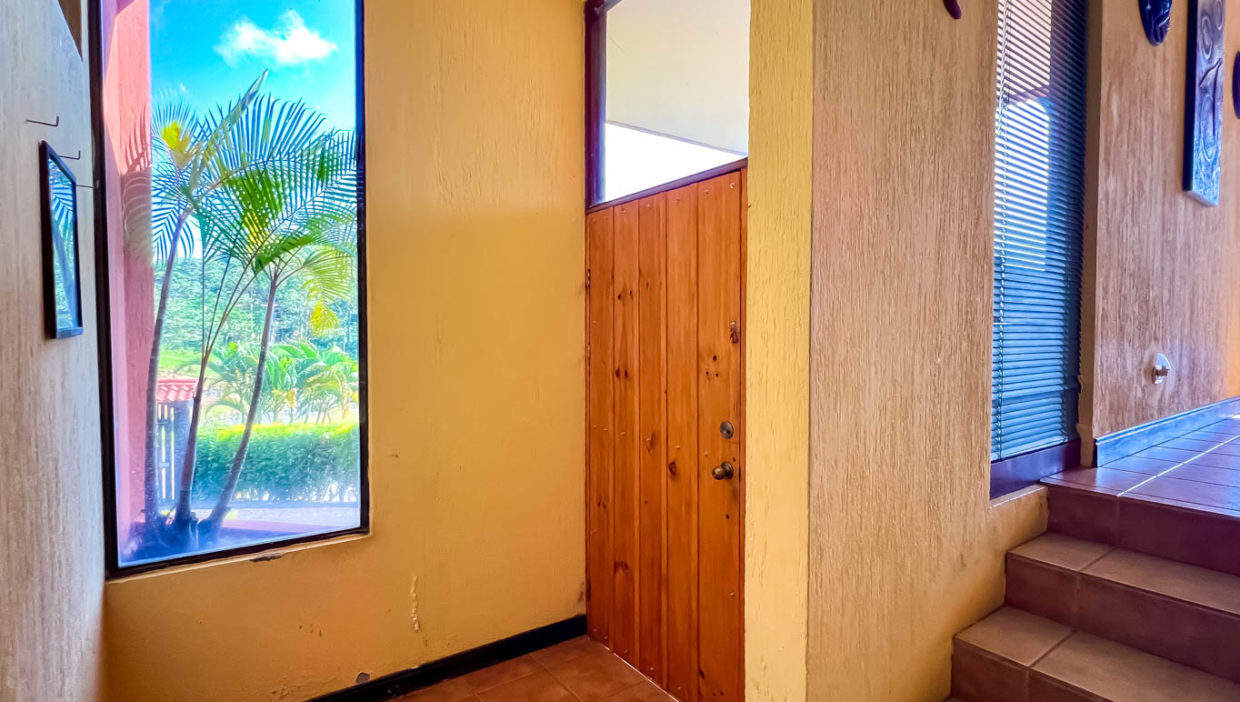 Beautiful-house-with-views-in-a-2.75-acres-lot-Palmares-11