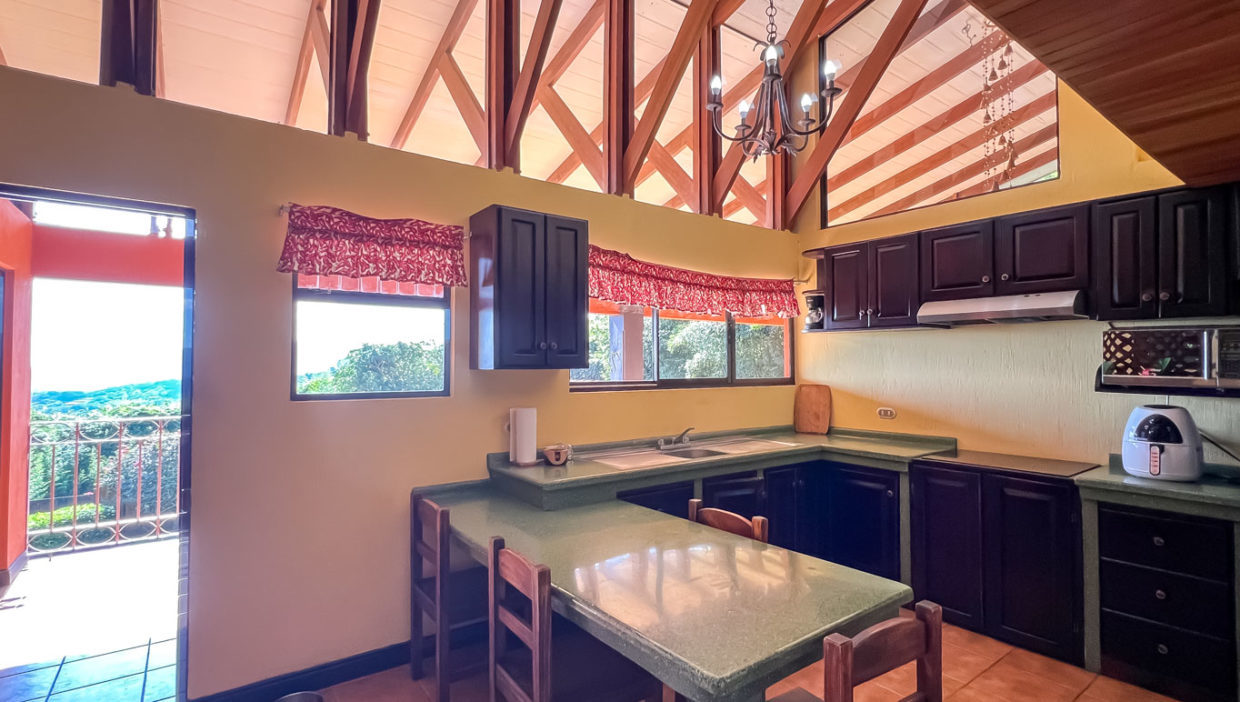 Beautiful-house-with-views-in-a-2.75-acres-lot-Palmares-12