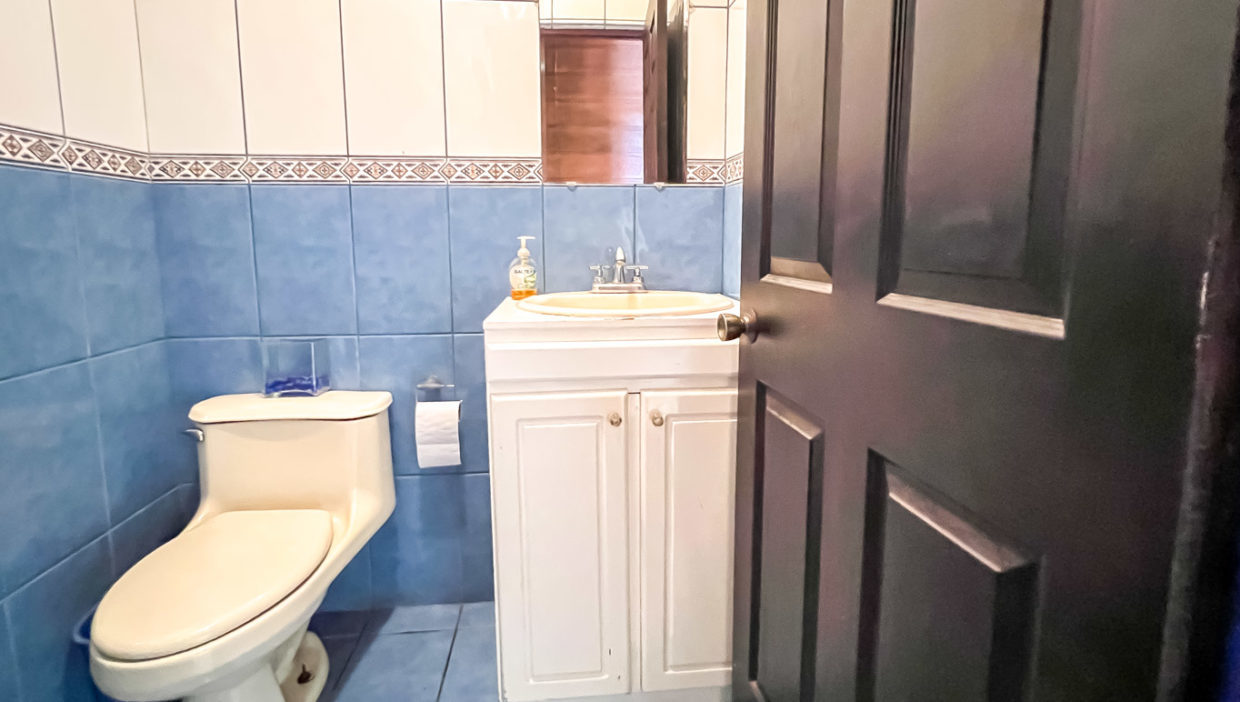Beautiful-house-with-views-in-a-2.75-acres-lot-Palmares-13