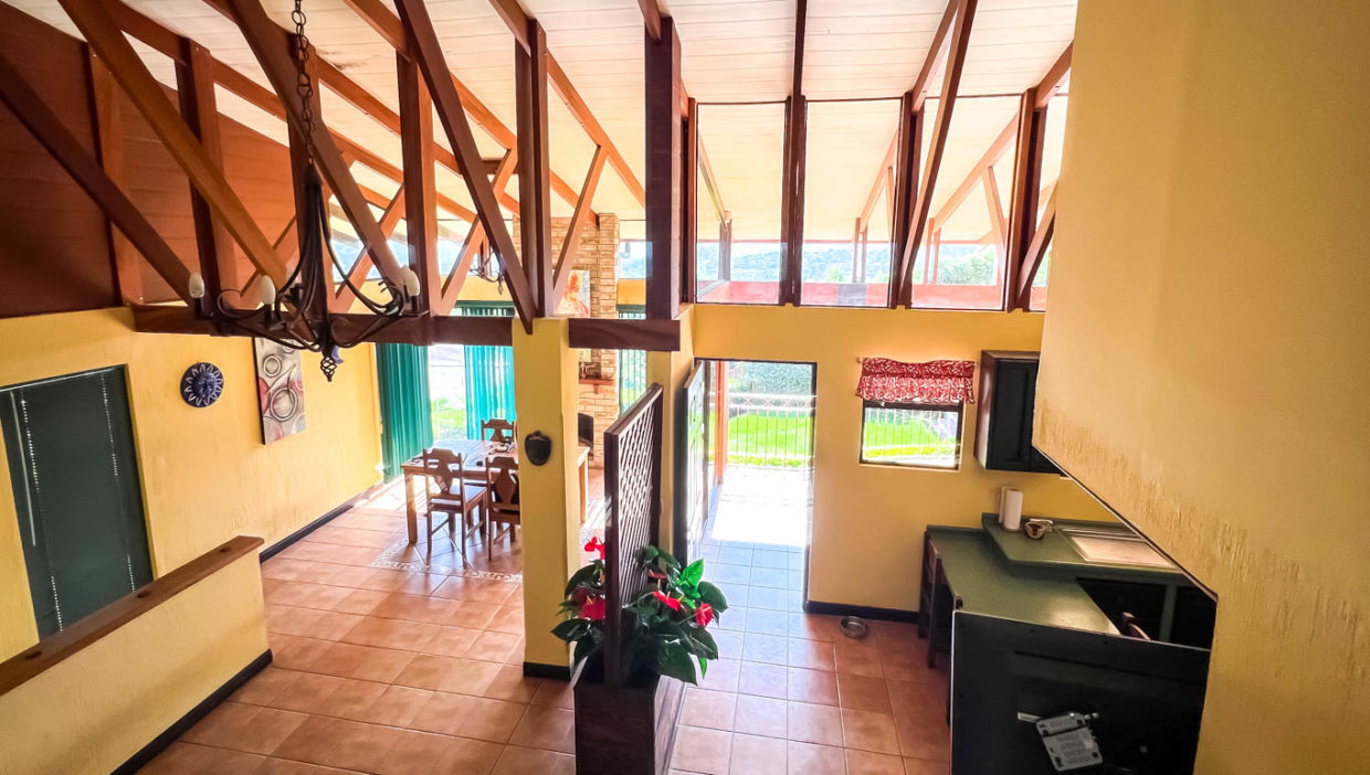 Beautiful-house-with-views-in-a-2.75-acres-lot-Palmares-16