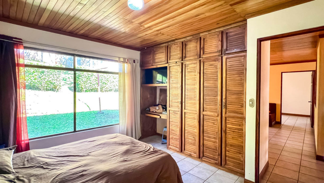 Beautiful-house-with-views-in-a-2.75-acres-lot-Palmares-19