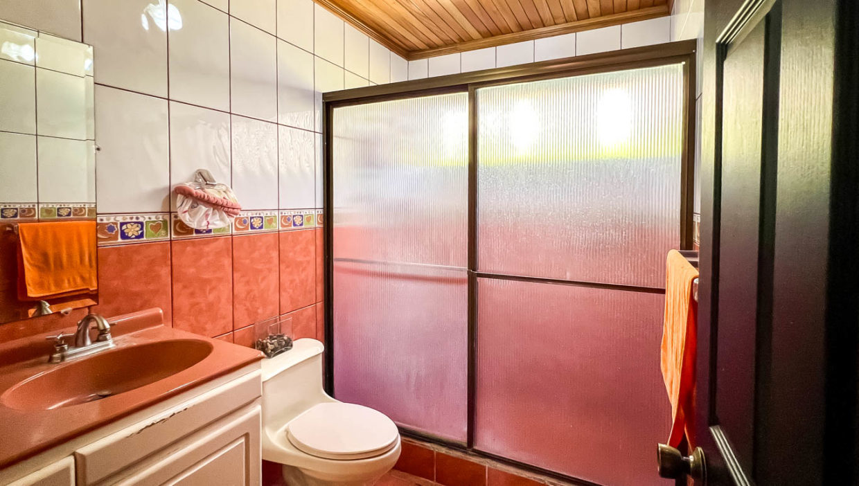 Beautiful-house-with-views-in-a-2.75-acres-lot-Palmares-20