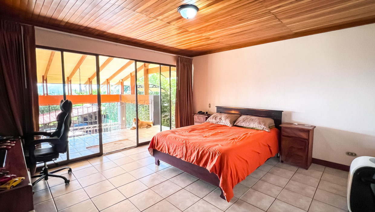 Beautiful-house-with-views-in-a-2.75-acres-lot-Palmares-25