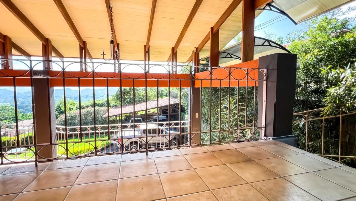 Beautiful-house-with-views-in-a-2.75-acres-lot-Palmares-29