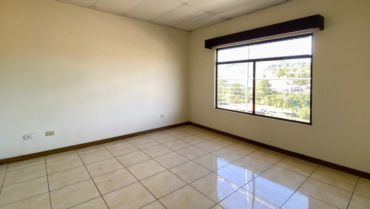 Comercial-property-sale-offices-big-parking-lot-Naranjo-10