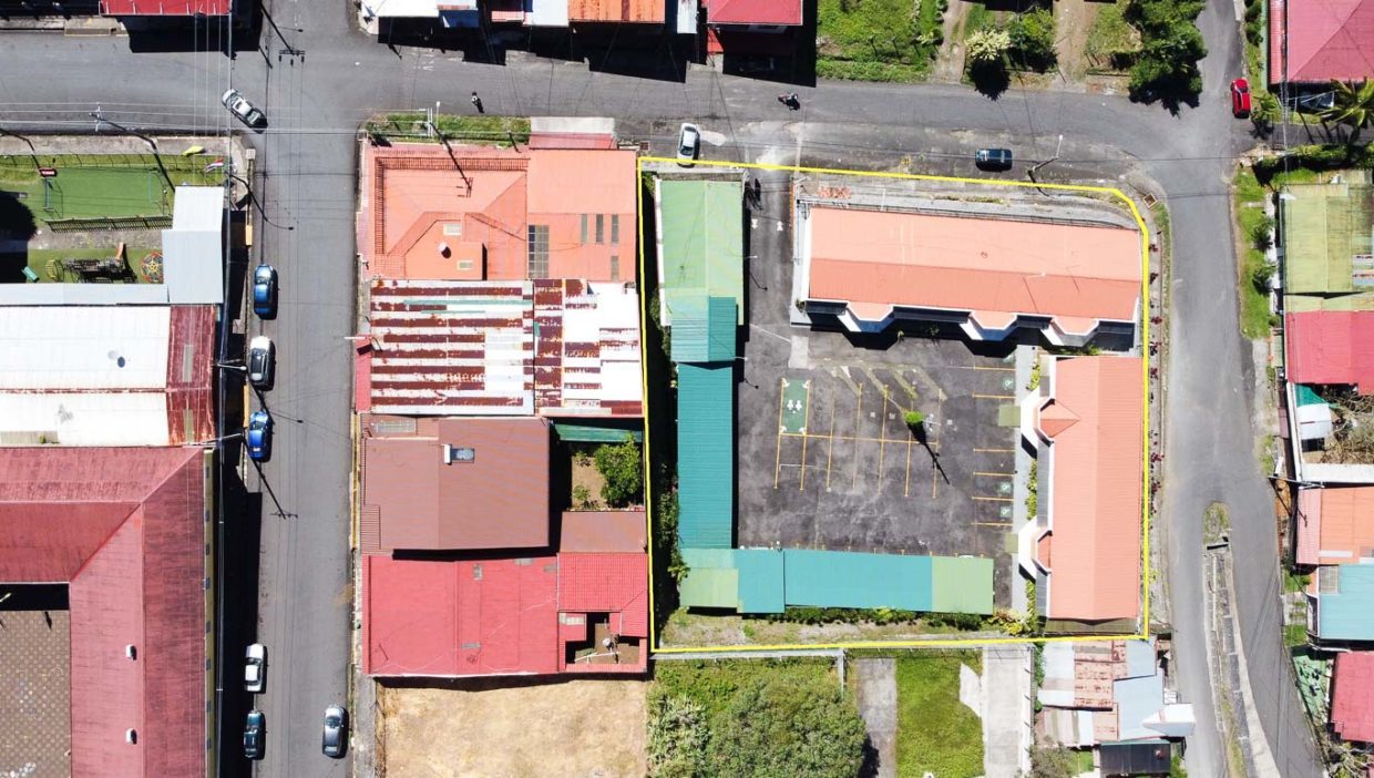 Comercial-property-sale-offices-big-parking-lot-Naranjo-15