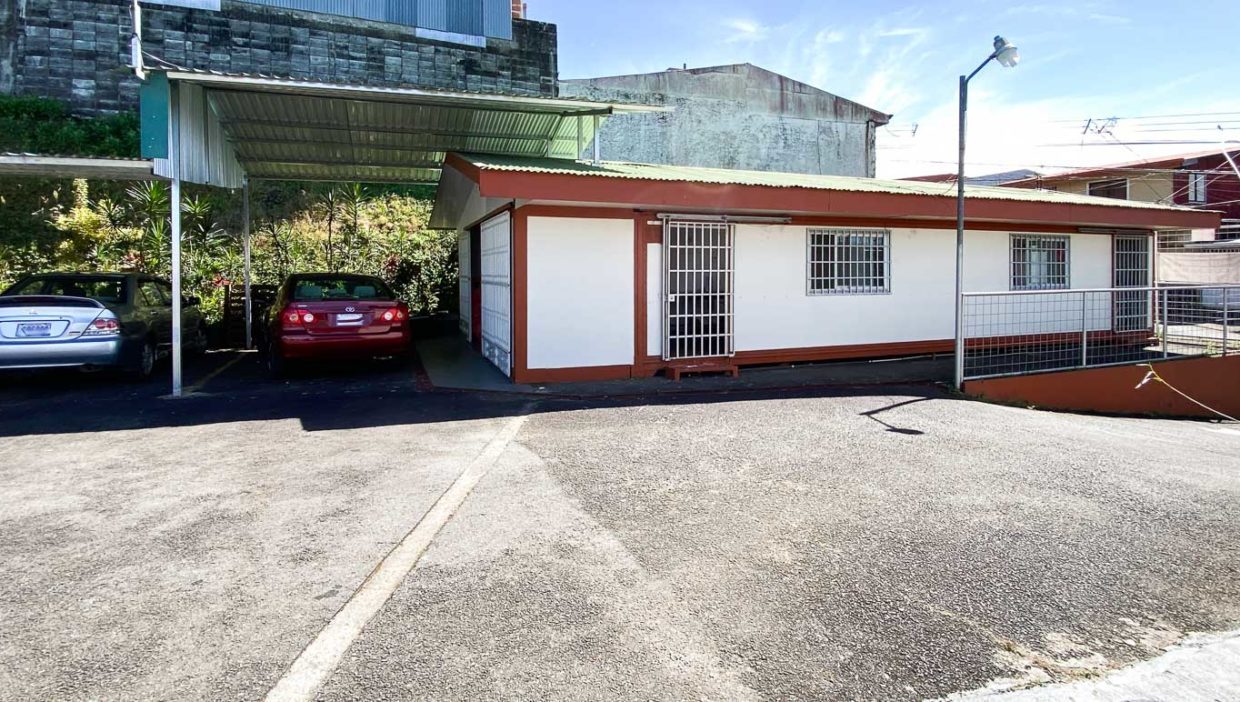 Comercial-property-sale-offices-big-parking-lot-Naranjo-18