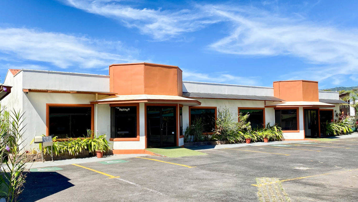 Comercial-property-sale-offices-big-parking-lot-Naranjo-19