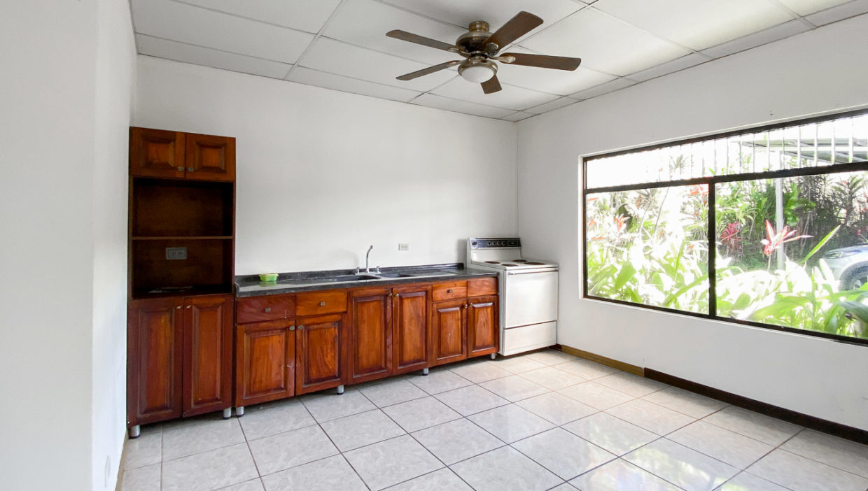 Comercial-property-sale-offices-big-parking-lot-Naranjo-2