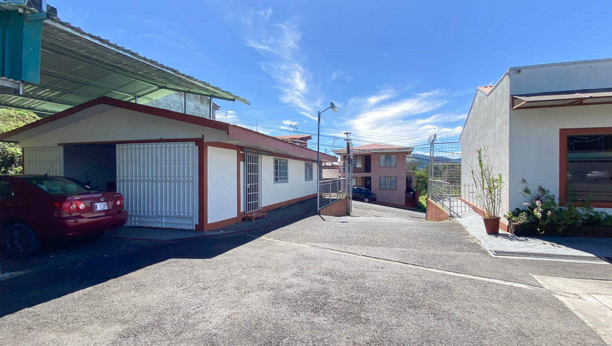 Comercial-property-sale-offices-big-parking-lot-Naranjo-21