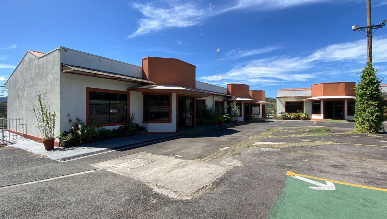 Comercial-property-sale-offices-big-parking-lot-Naranjo-22