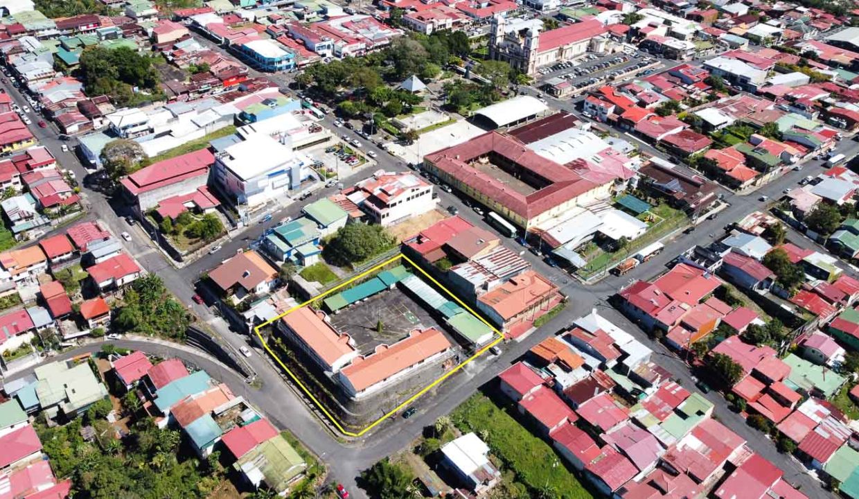 Comercial-property-sale-offices-big-parking-lot-Naranjo-5
