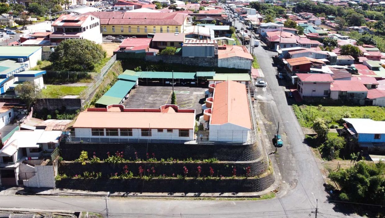 Comercial-property-sale-offices-big-parking-lot-Naranjo-6