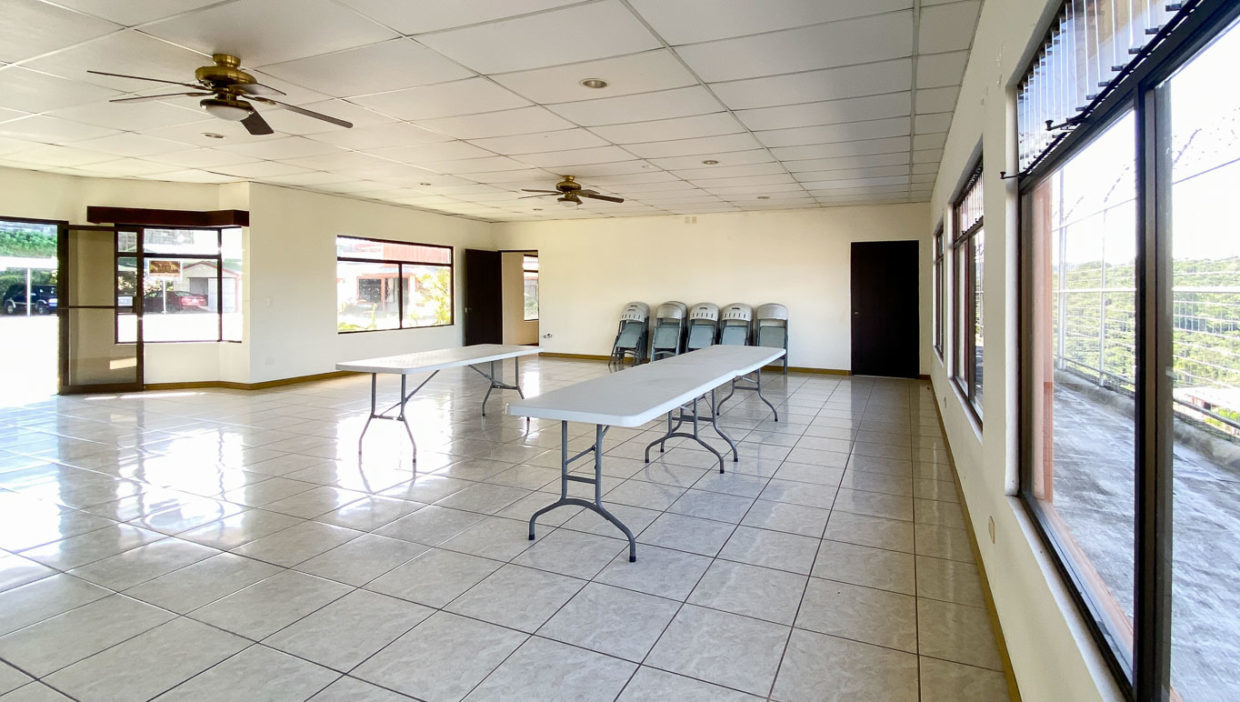 Comercial-property-sale-offices-big-parking-lot-Naranjo-8
