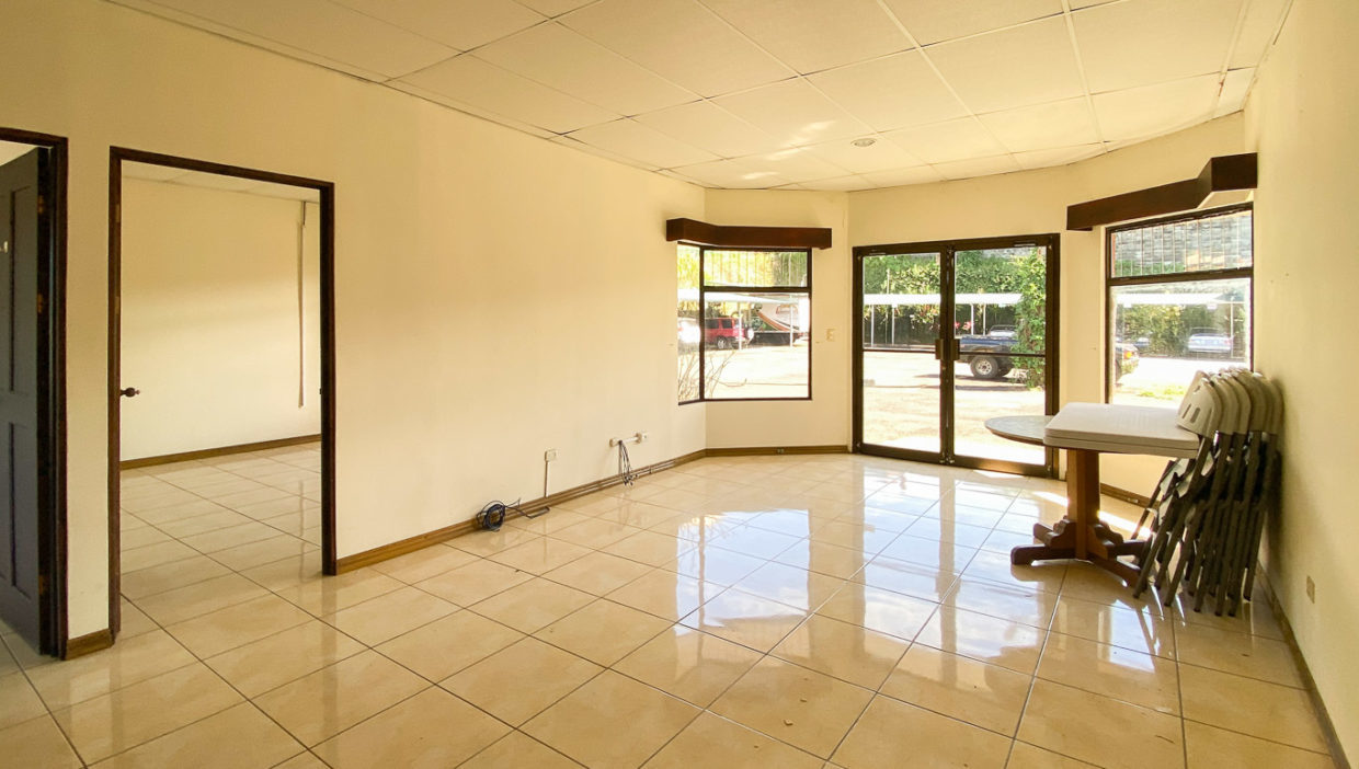 Comercial-property-sale-offices-big-parking-lot-Naranjo-9