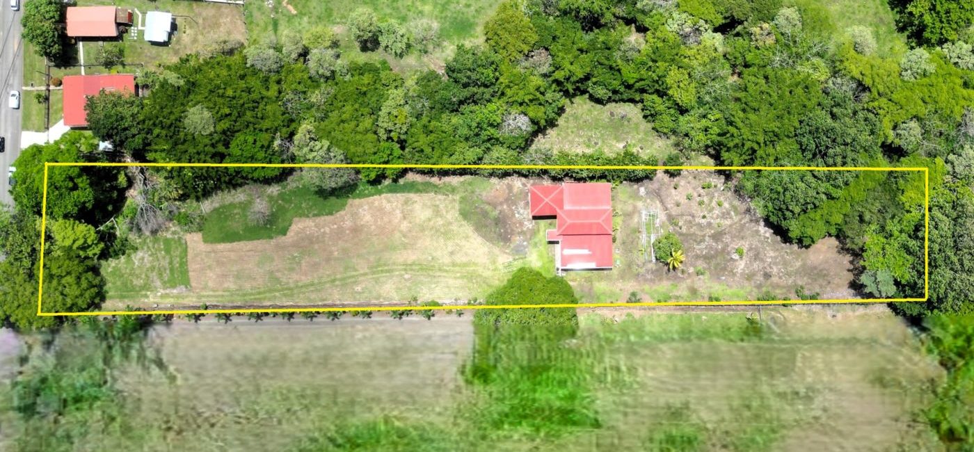 Great opportunity, large lot with a house 70% completed, in La Garita.
