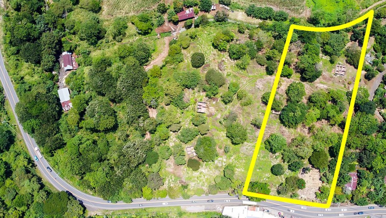 Excellent-opportunity-for-large-comercial-lot-Grecia-1
