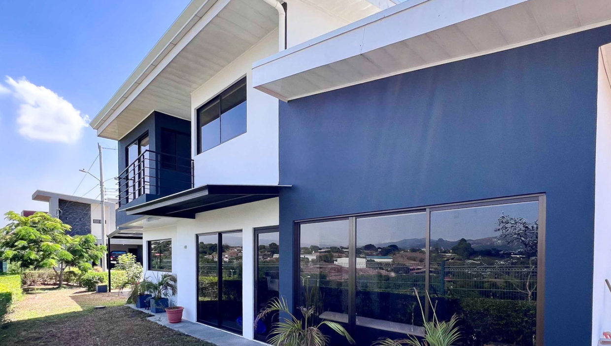 Gorgeous-house-with-spectacular-views-for-sale-Montezuma-condo-Grecia-1