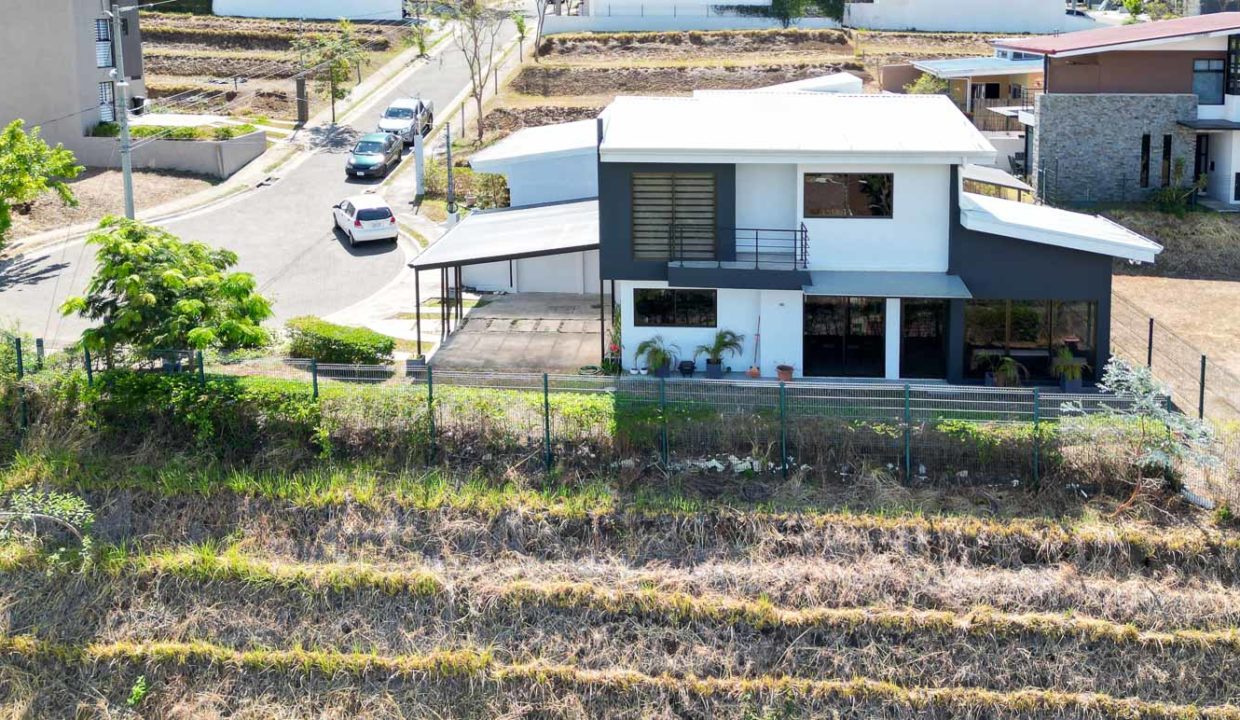 Gorgeous-house-with-spectacular-views-for-sale-Montezuma-condo-Grecia-4