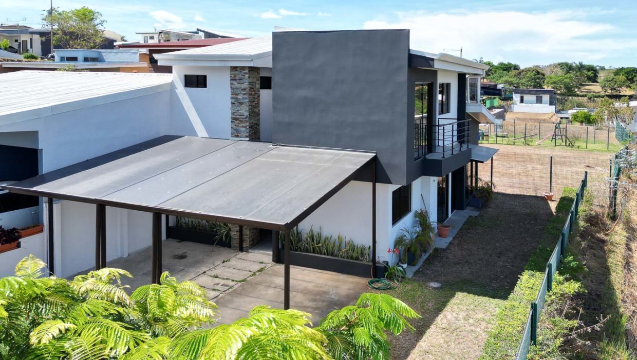 Gorgeous-house-with-spectacular-views-for-sale-Montezuma-condo-Grecia-6