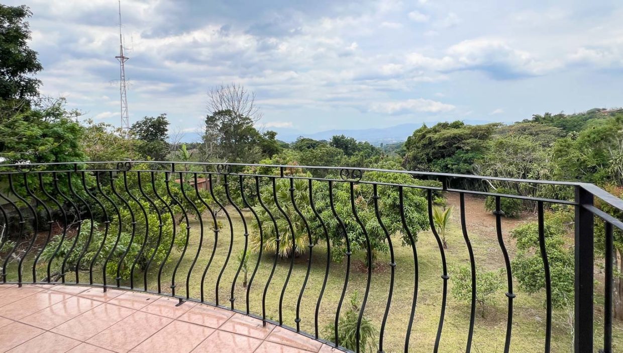 House-with-big-lot-and-views-for-sale-in-desirable-San-Isidro-Grecia-10