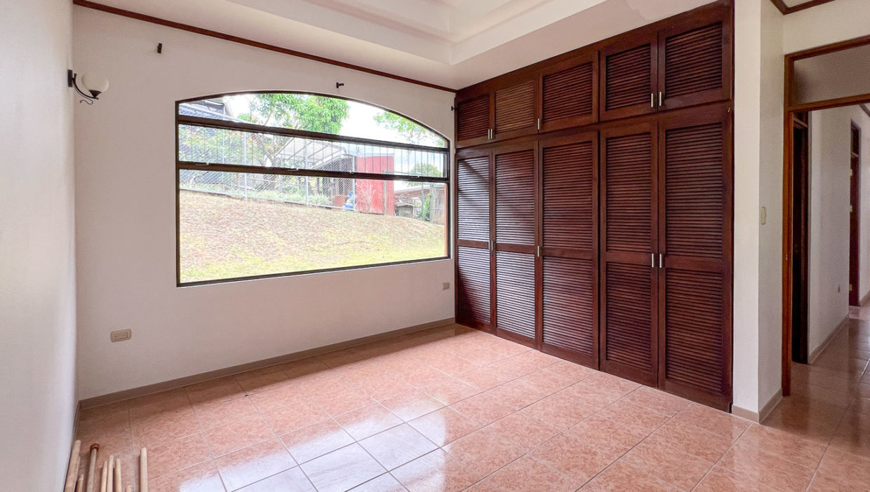 House-with-big-lot-and-views-for-sale-in-desirable-San-Isidro-Grecia-16