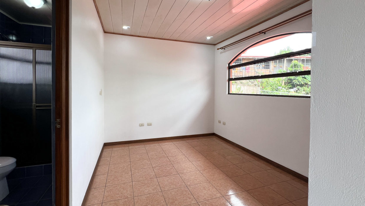House-with-big-lot-and-views-for-sale-in-desirable-San-Isidro-Grecia-5