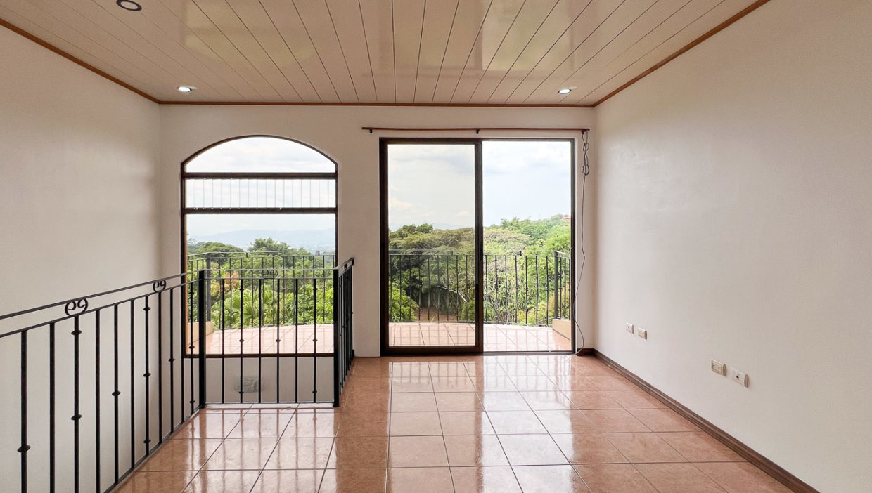 House-with-big-lot-and-views-for-sale-in-desirable-San-Isidro-Grecia-8