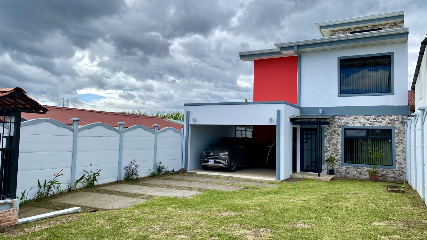 House for sale on the outskirts of Grecia, Alajuela.