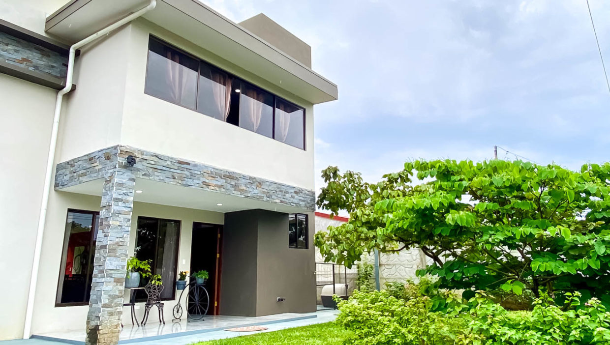 Independent-modern-house-with-big-yard-for-sale-Palmares-17