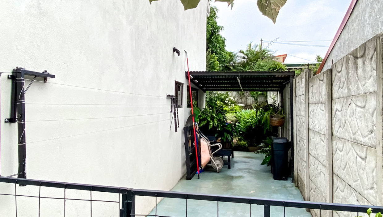 Independent-modern-house-with-big-yard-for-sale-Palmares-18