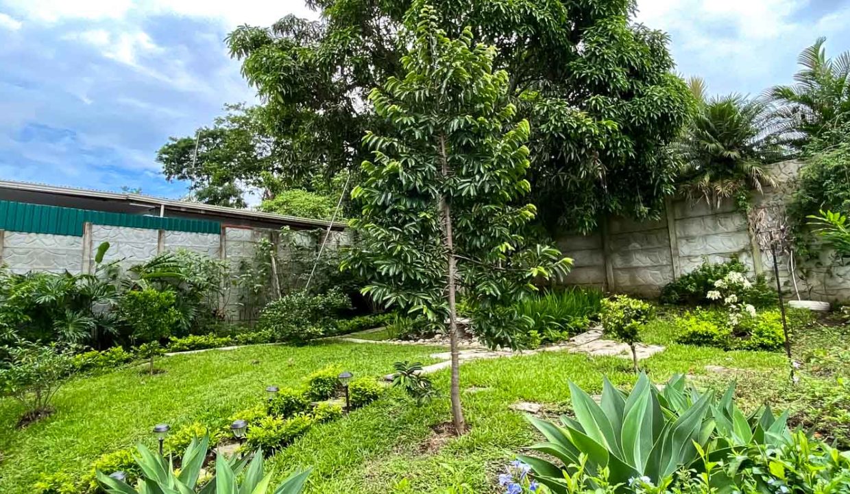 Independent-modern-house-with-big-yard-for-sale-Palmares-20