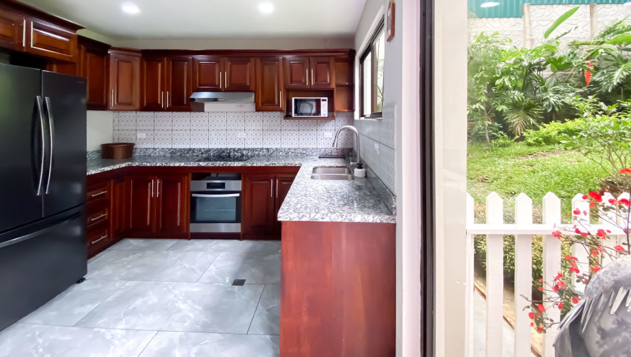 Independent-modern-house-with-big-yard-for-sale-Palmares-27