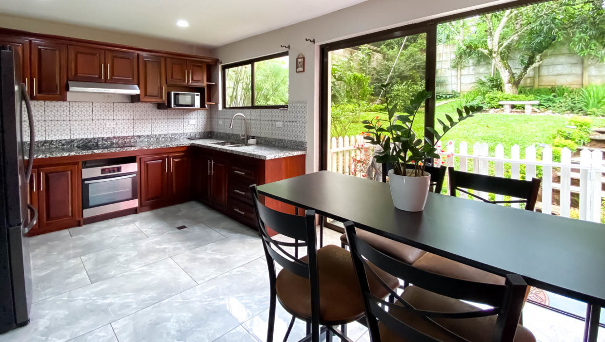 Independent-modern-house-with-big-yard-for-sale-Palmares-6