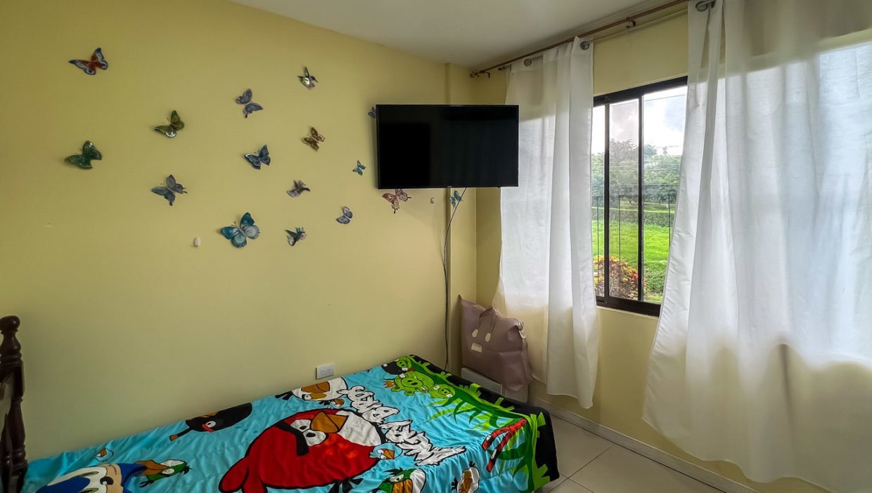 Large-house-for-sale-in-a-beautiful-gated-community-San-Miguel-Grecia-31