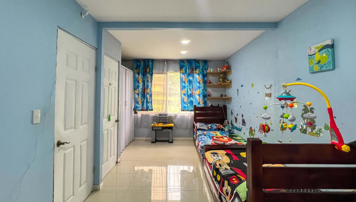 Large-house-for-sale-in-a-beautiful-gated-community-San-Miguel-Grecia-32