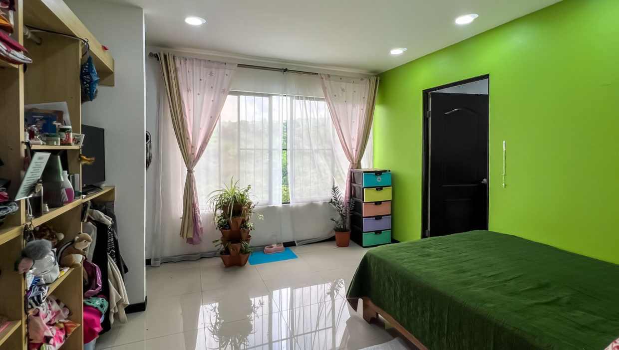 Large-house-for-sale-in-a-beautiful-gated-community-San-Miguel-Grecia-35